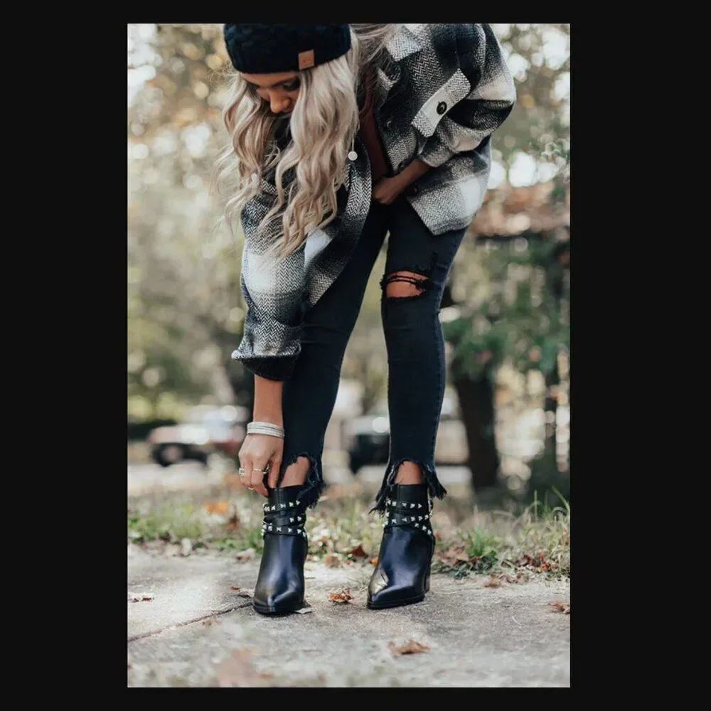 Steven Madden Cala Studded Leather Ankle Boot | Size 8 *no box*